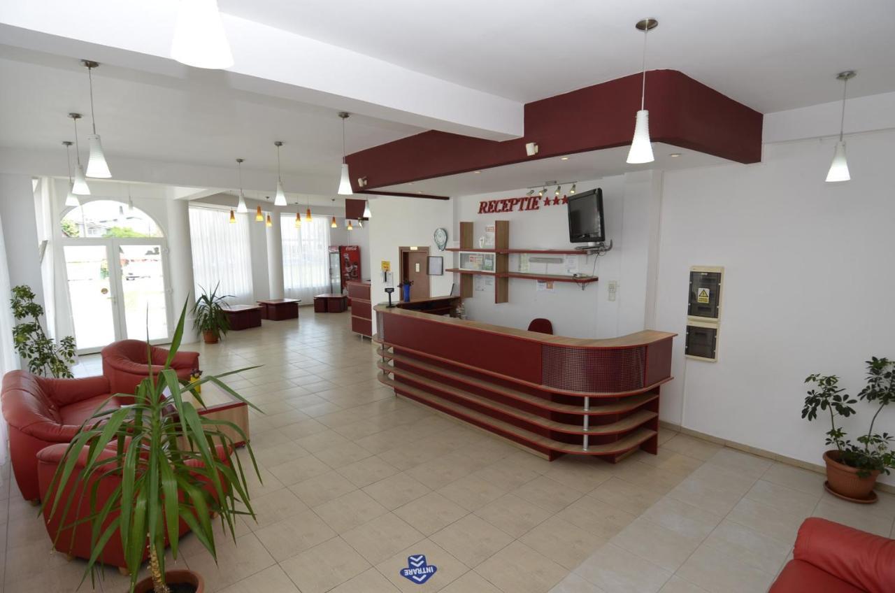 Hotel Intim 코스티네스티 외부 사진