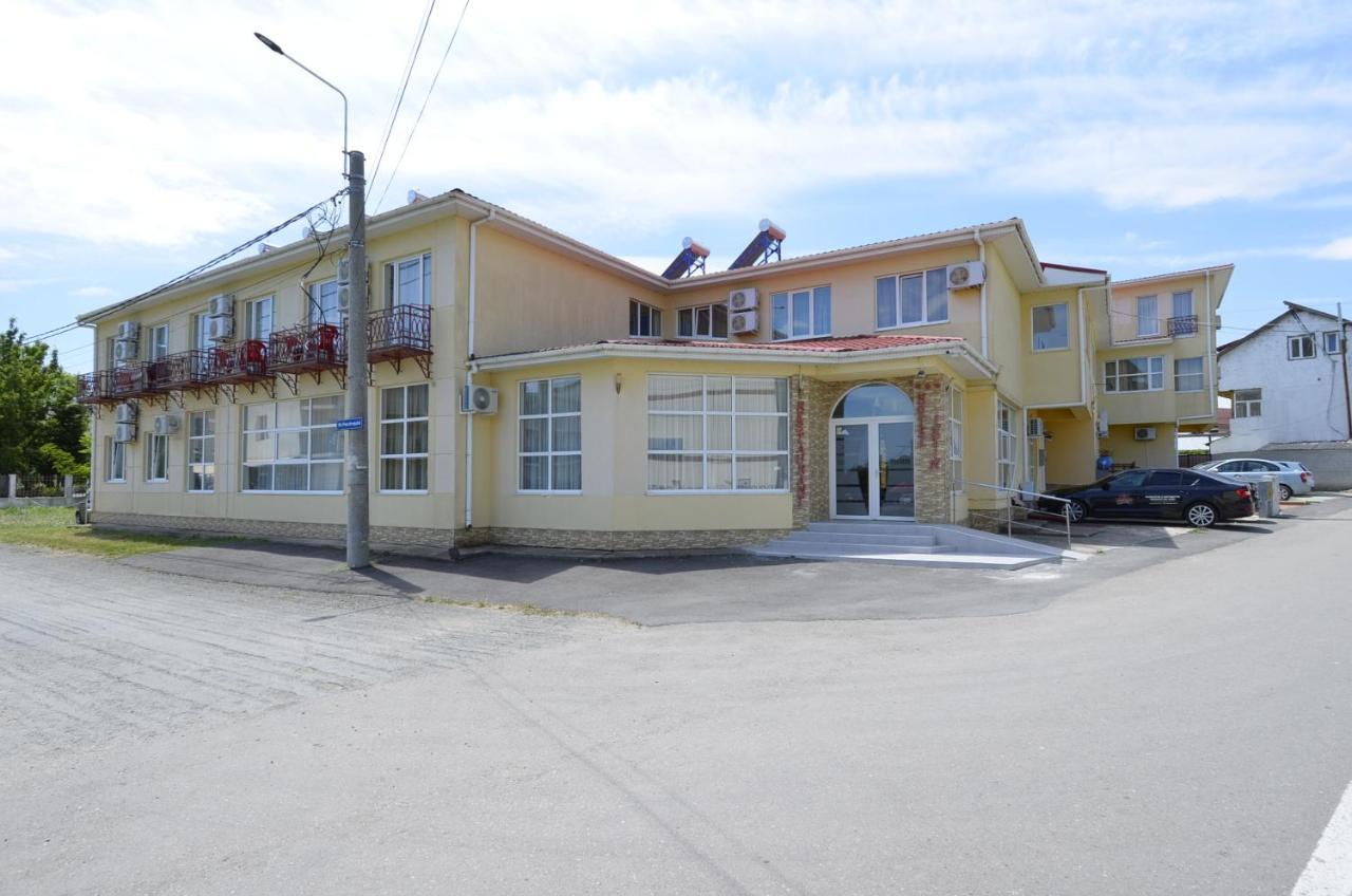 Hotel Intim 코스티네스티 외부 사진