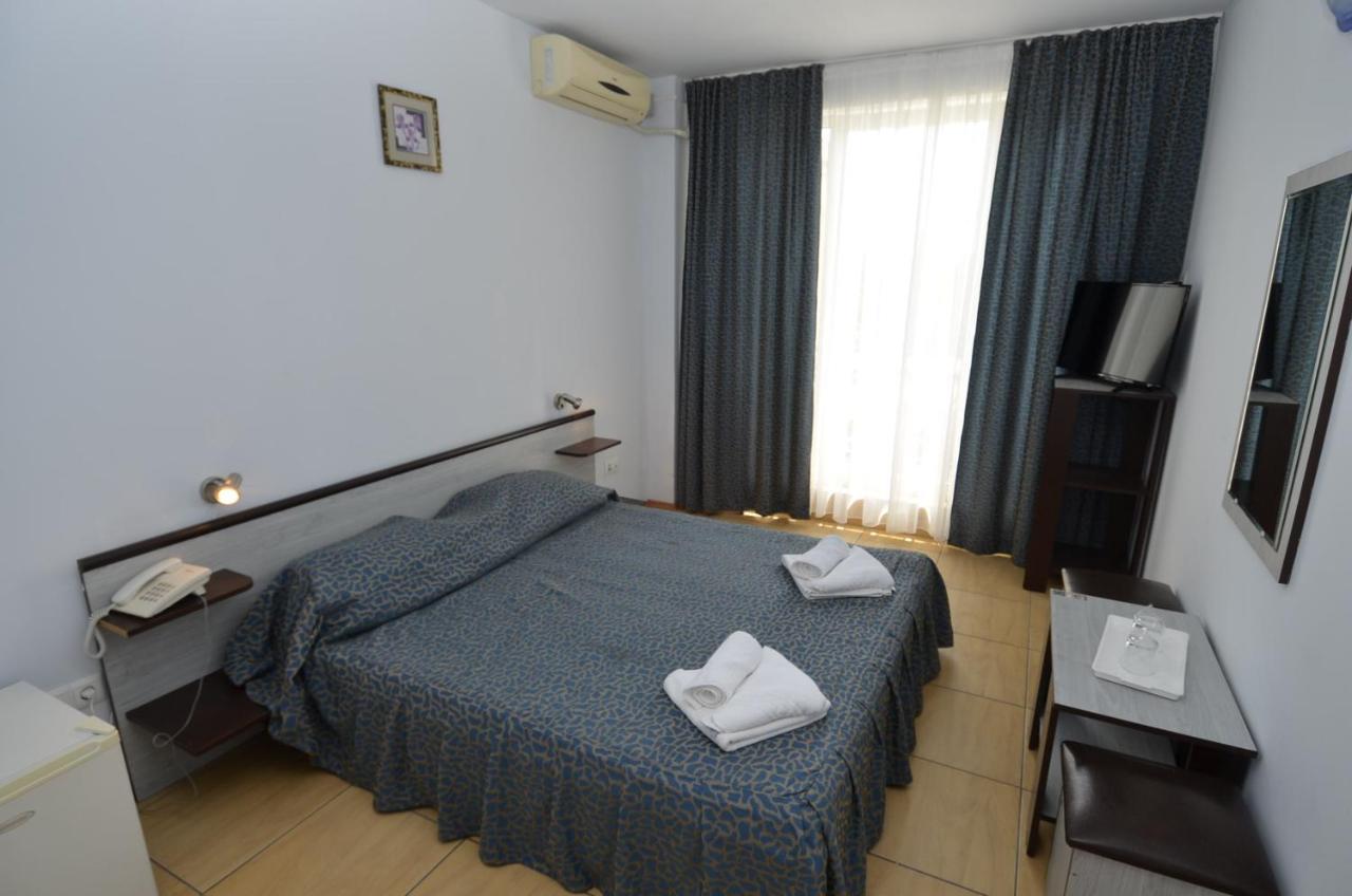 Hotel Intim 코스티네스티 외부 사진