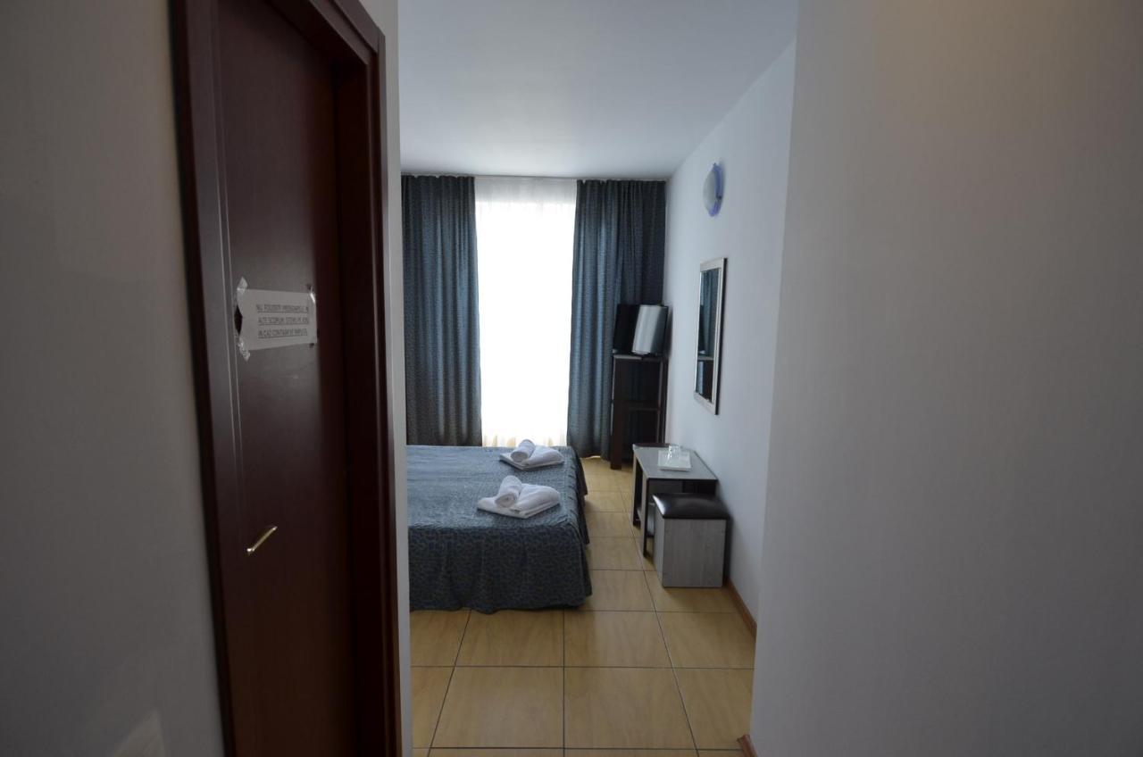 Hotel Intim 코스티네스티 외부 사진