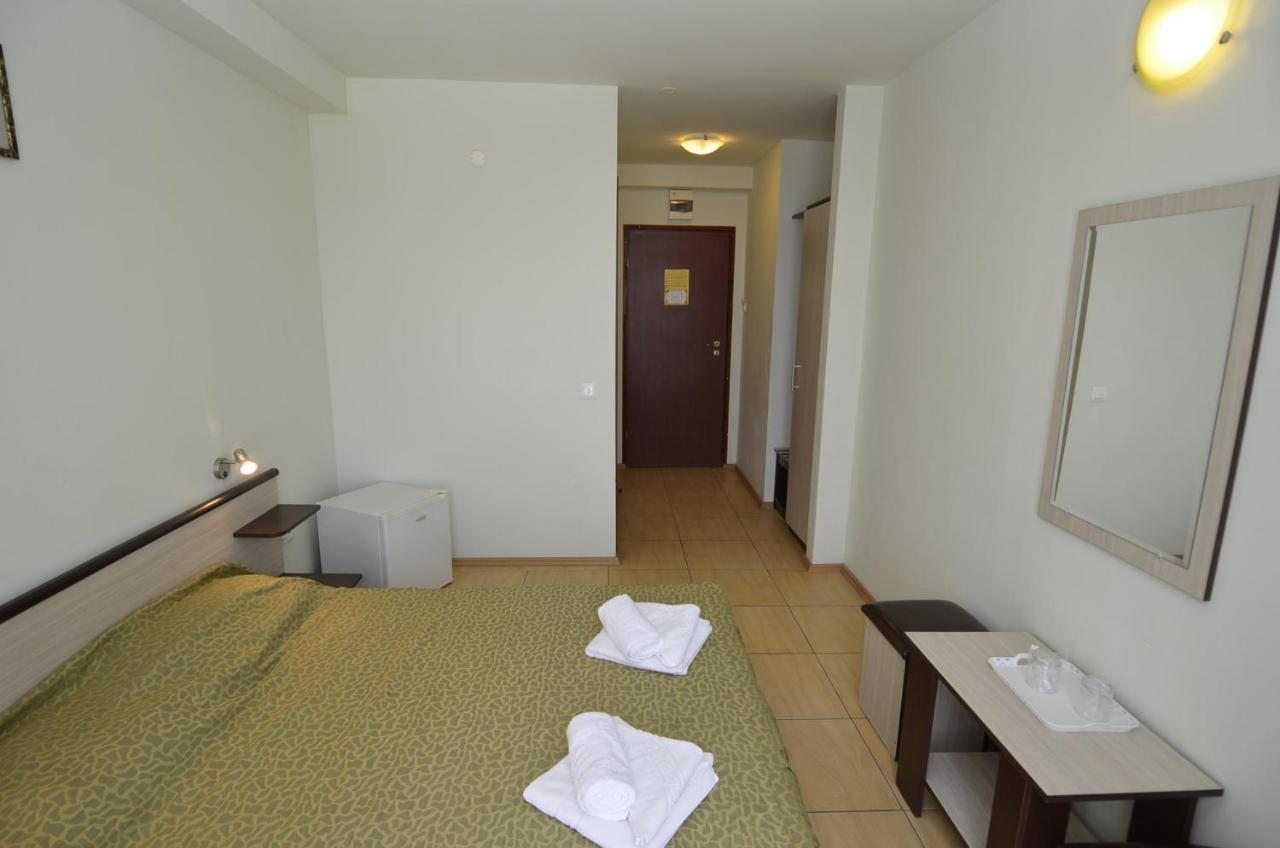 Hotel Intim 코스티네스티 외부 사진