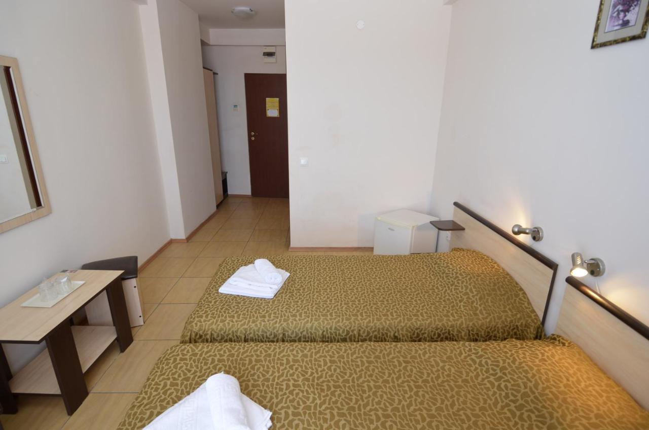 Hotel Intim 코스티네스티 외부 사진