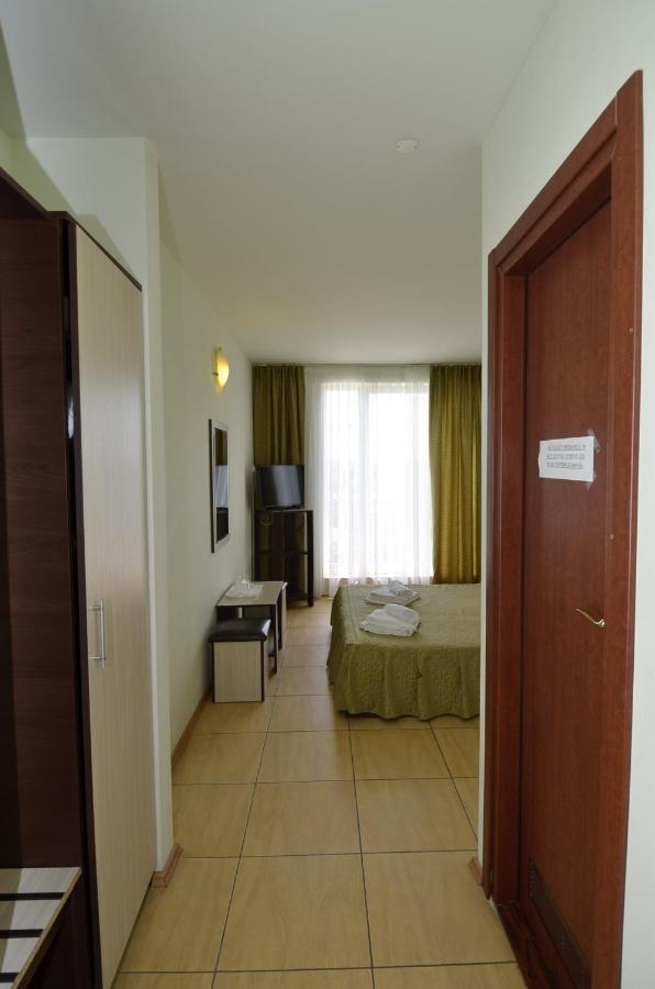 Hotel Intim 코스티네스티 외부 사진