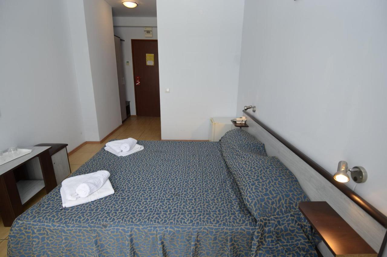 Hotel Intim 코스티네스티 외부 사진