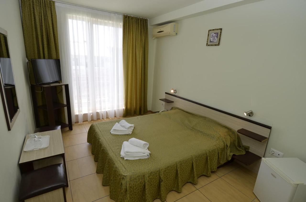 Hotel Intim 코스티네스티 외부 사진