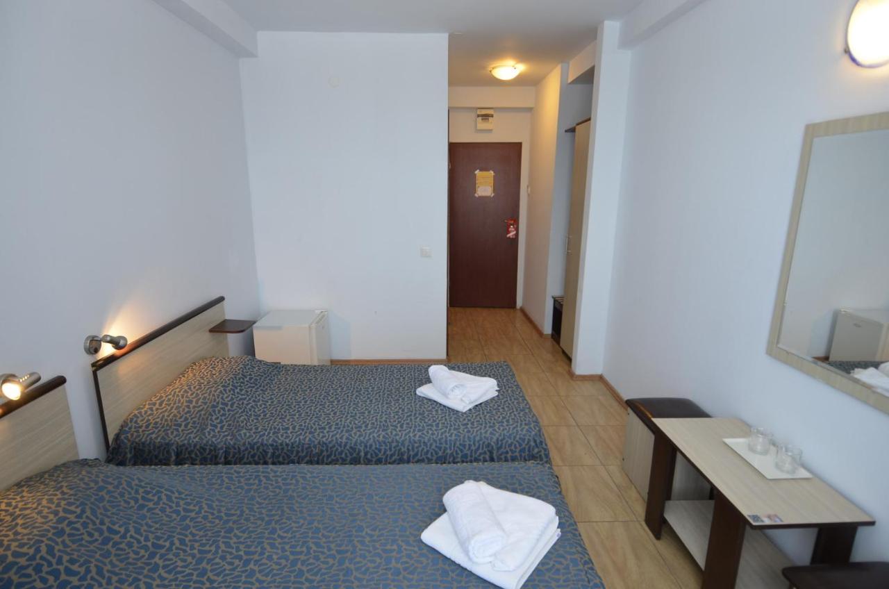 Hotel Intim 코스티네스티 외부 사진