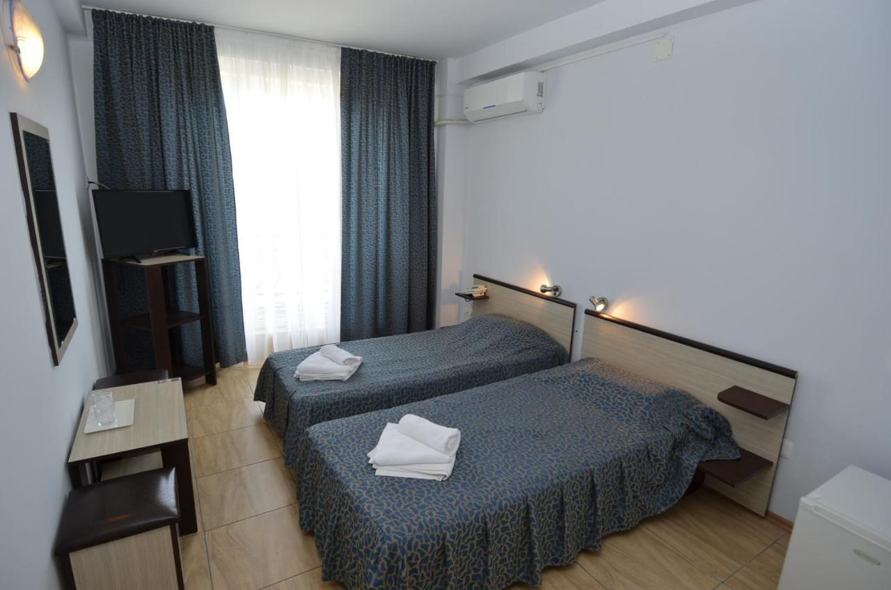 Hotel Intim 코스티네스티 외부 사진
